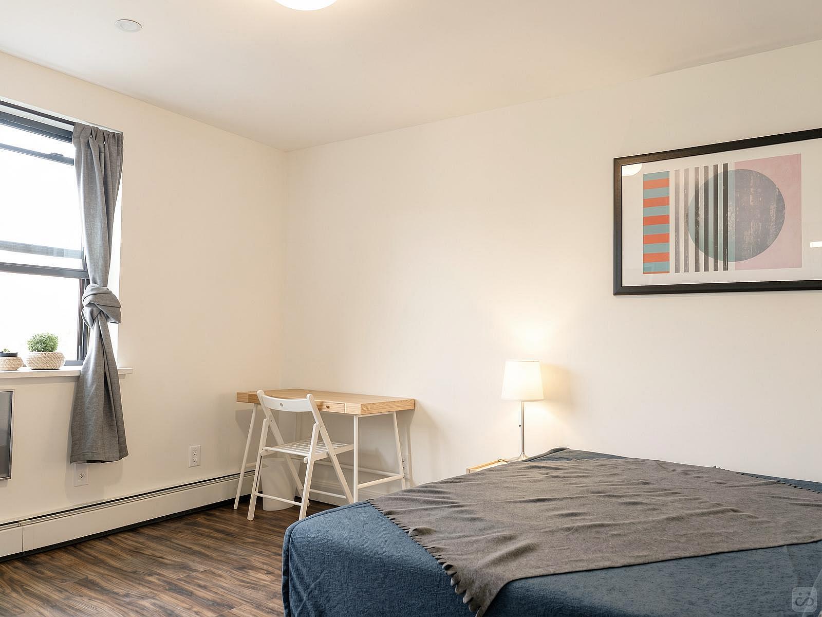  Room B  -  Spacious Classic Apt. w/ Workspace  - Gallery -  68