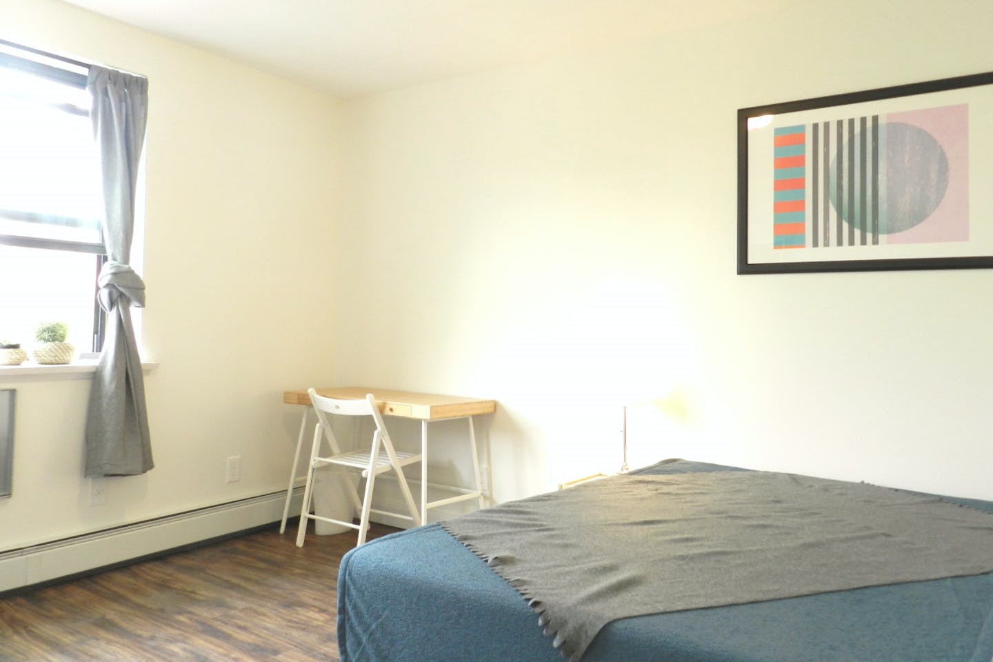  Room B  -  Spacious Classic Apt. w/ Workspace  - Gallery -  2