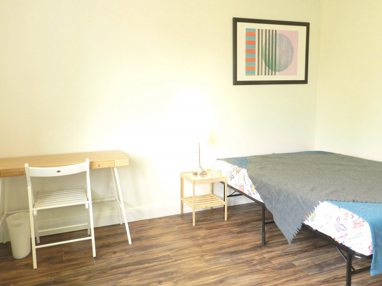  Room B  -  Spacious Classic Apt. w/ Workspace  - Gallery -  26