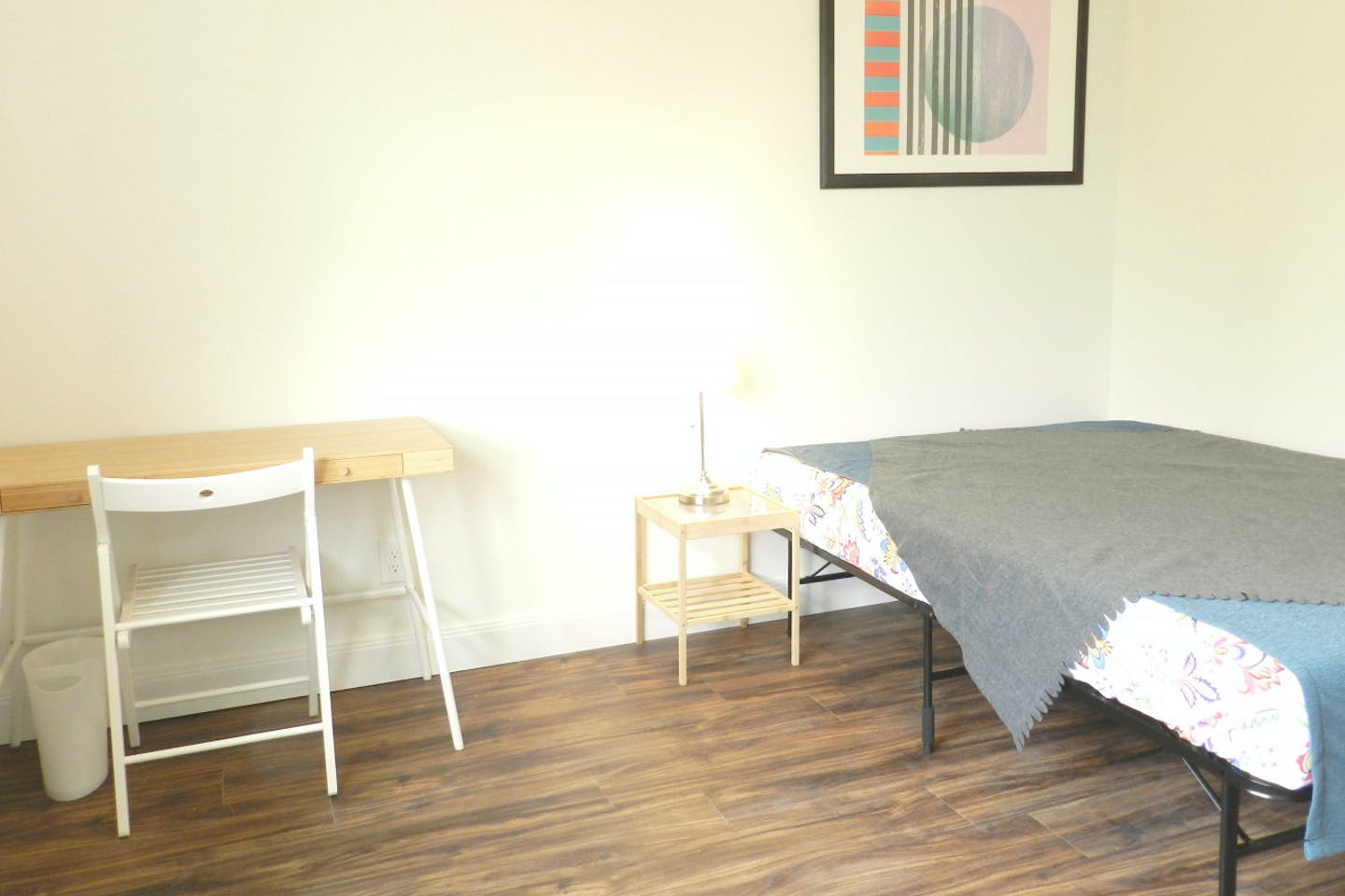  Room B  -  Spacious Classic Apt. w/ Workspace  - Gallery -  4