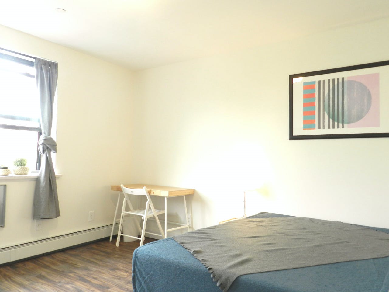  Room B  -  Spacious Classic Apt. w/ Workspace  - Gallery -  13