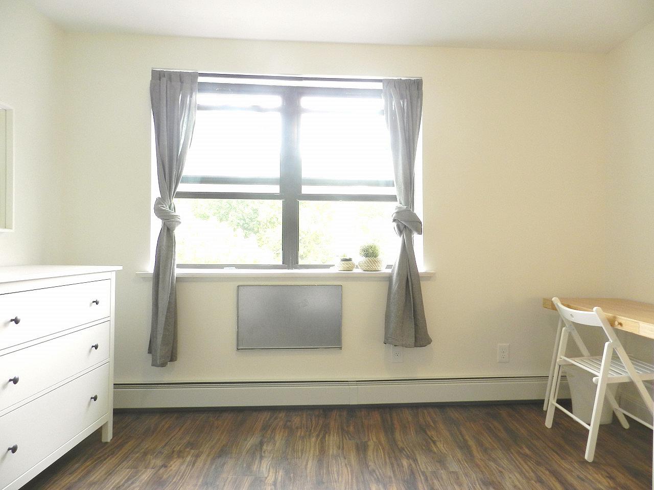  Room B  -  Spacious Classic Apt. w/ Workspace  - Gallery -  60