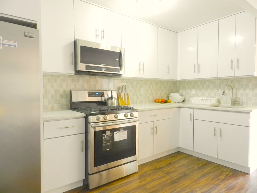 Minimalistic Apt. w/ Workspace