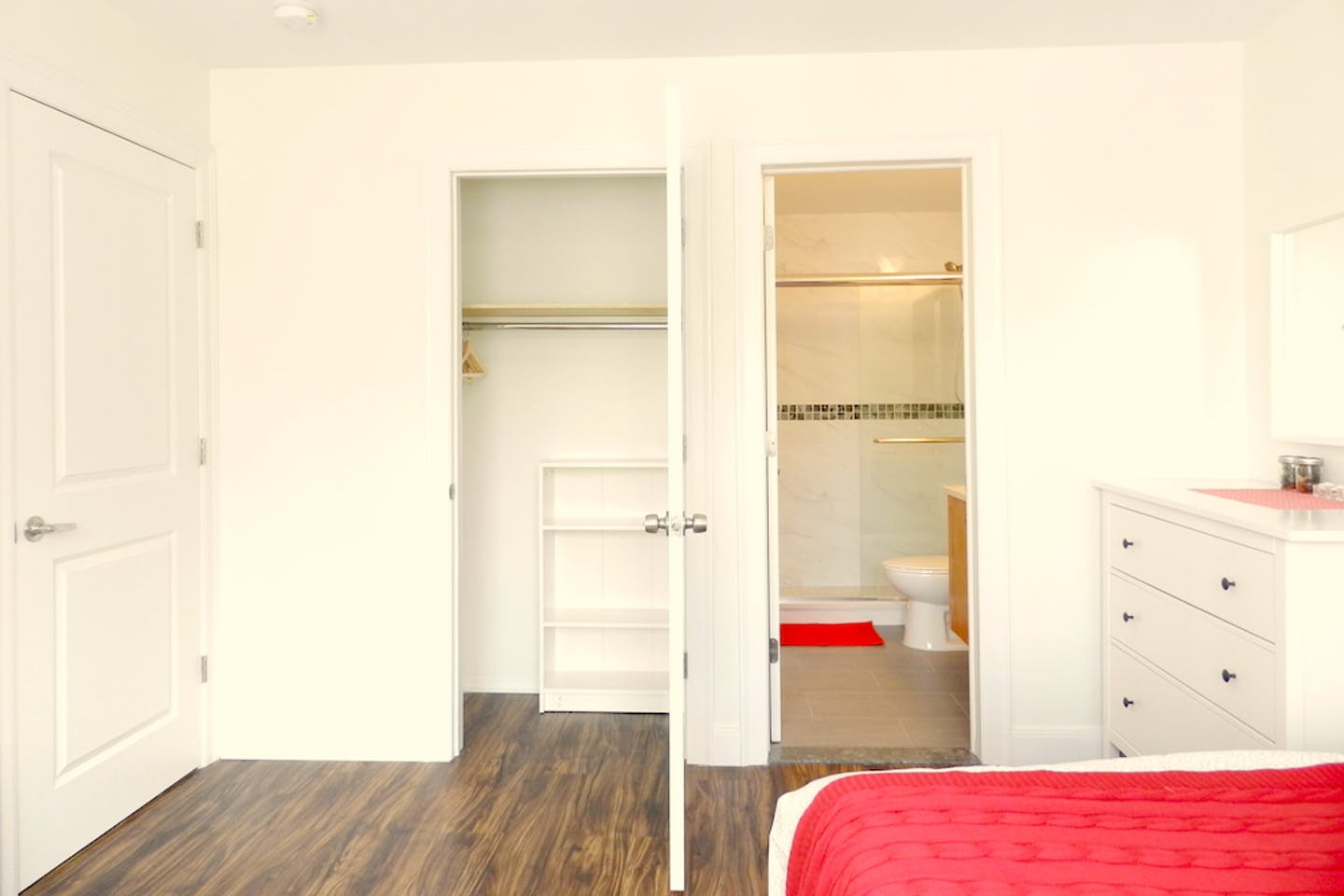 Room A - Minimalistic Apt. w/ Workspace - Gallery - 27