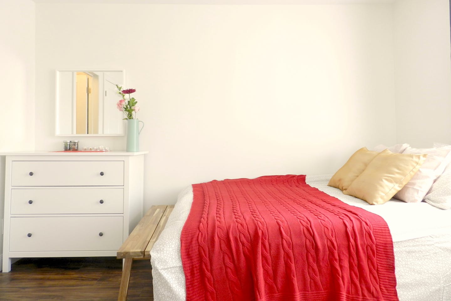  Room A  -  Minimalistic Apt. w/ Workspace  - Gallery -  23