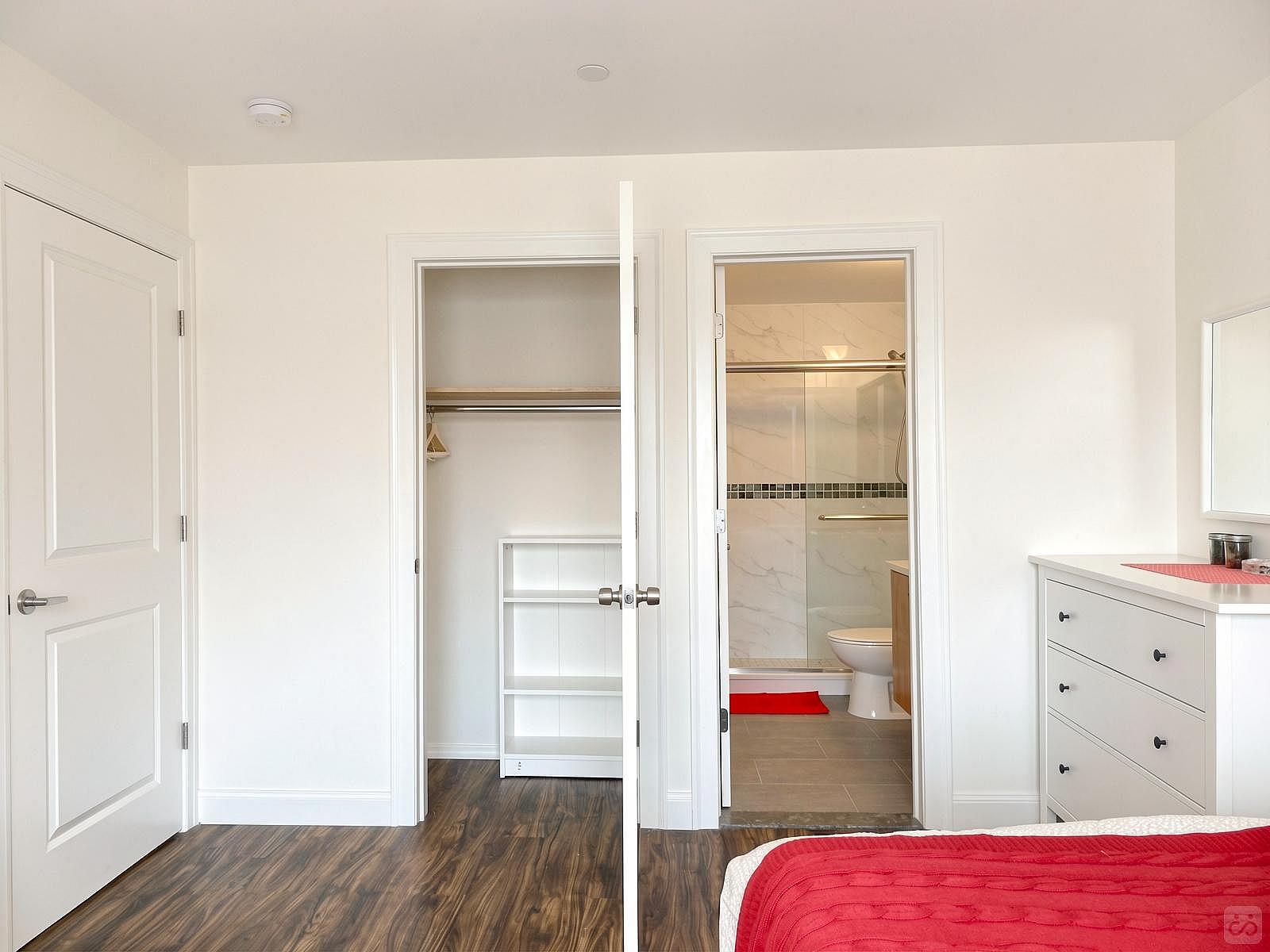  Room A  -  Minimalistic Apt. w/ Workspace  - Gallery -  30