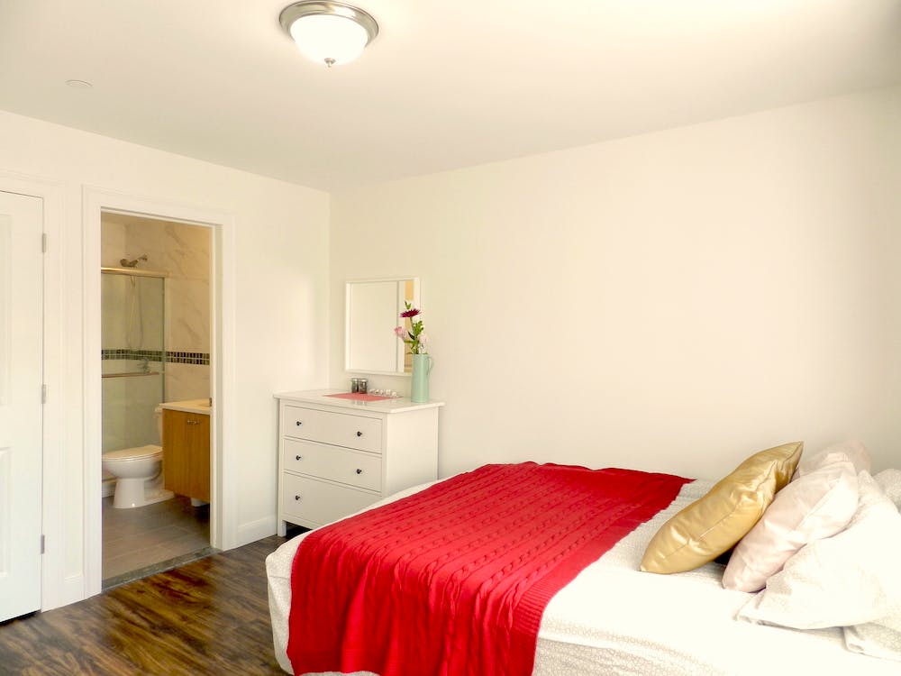  Room A  -  Minimalistic Apt. w/ Workspace  - Gallery -  8