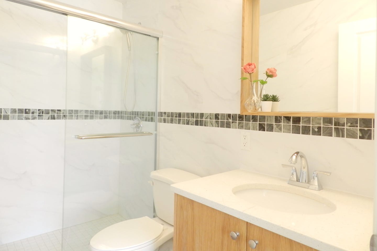 Room A - Minimalistic Apt. w/ Workspace - Gallery - 25