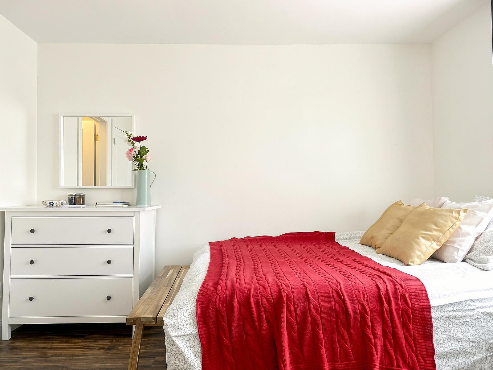  Room A  -  Minimalistic Apt. w/ Workspace  - Gallery -  2