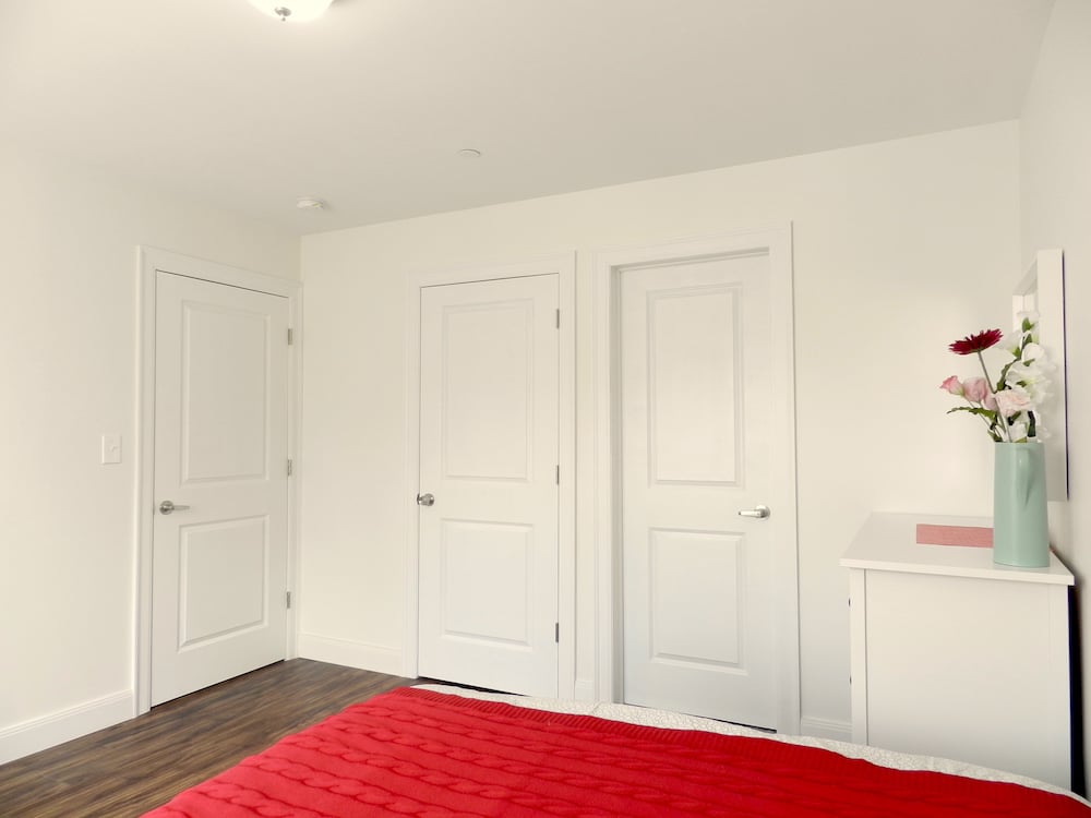 Room A - Minimalistic Apt. w/ Workspace - Gallery - 17