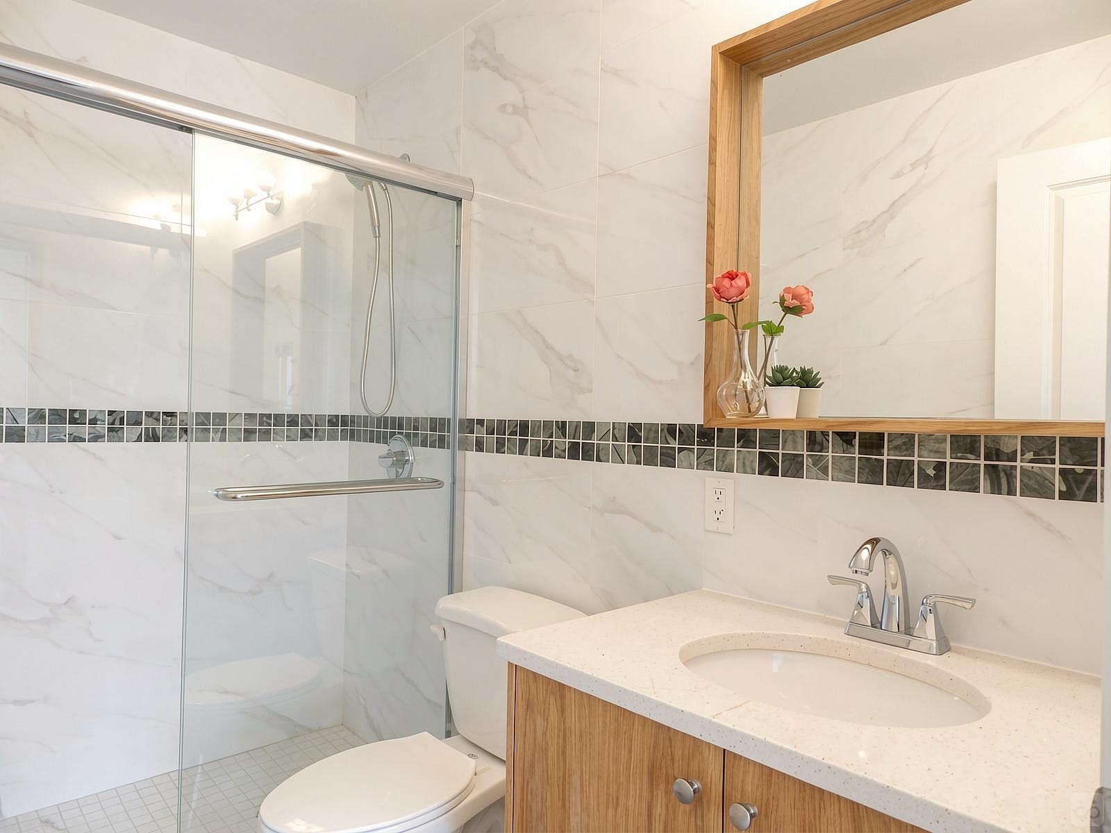  Room A  -  Minimalistic Apt. w/ Workspace  - Gallery -  4