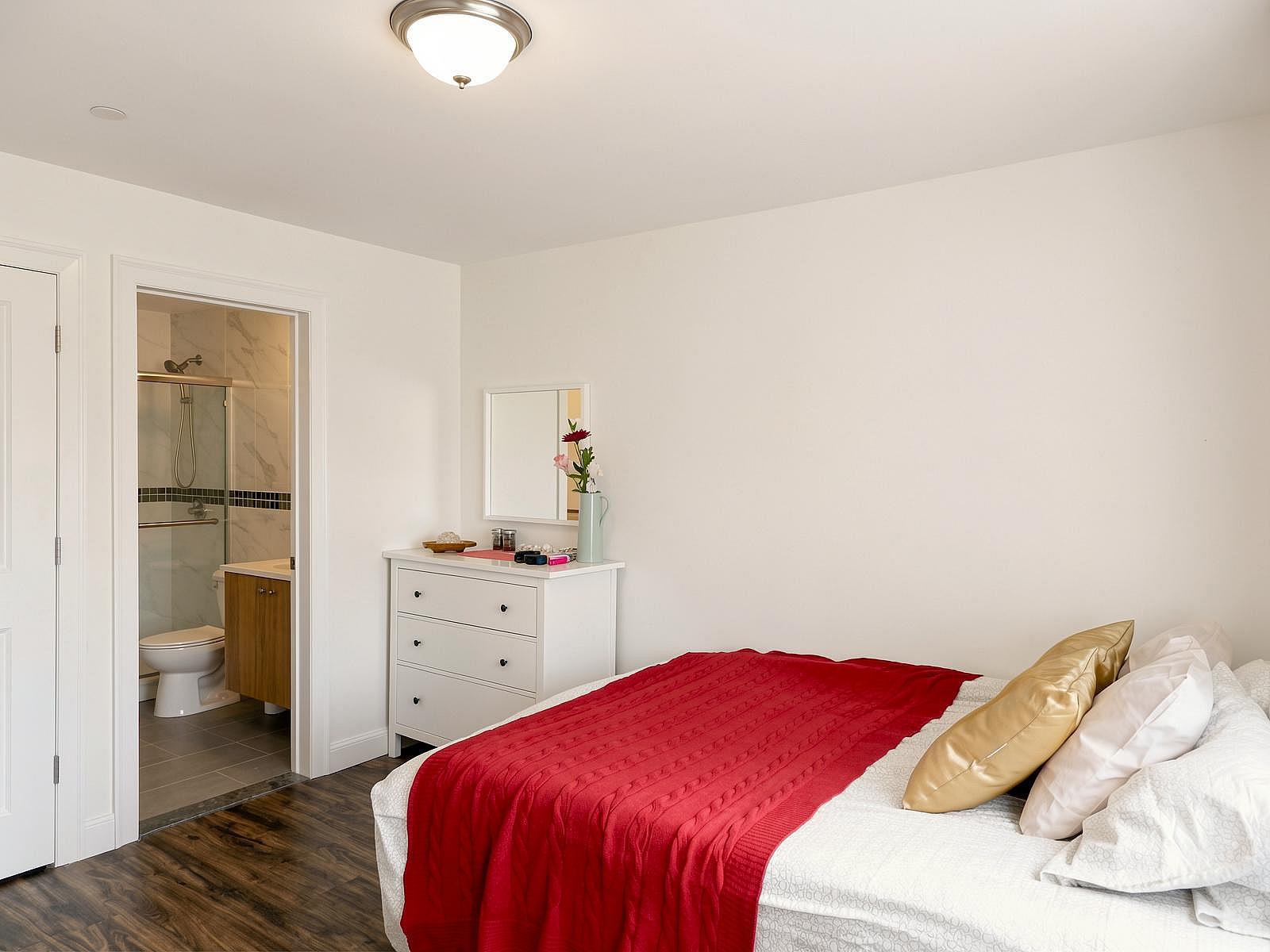  Room A  -  Minimalistic Apt. w/ Workspace  - Gallery -  1