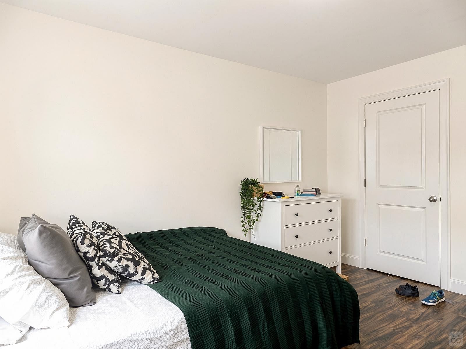 Room B - Minimalistic Apt. w/ Workspace - Gallery - 27