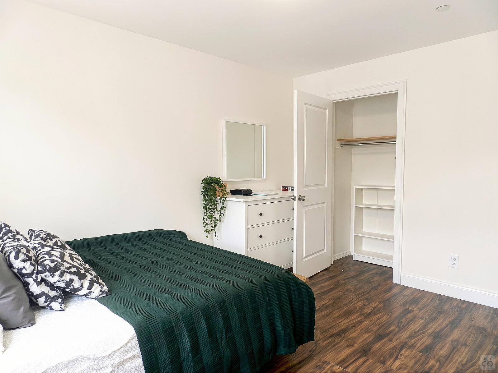 Room B - Minimalistic Apt. w/ Workspace - Gallery - 25