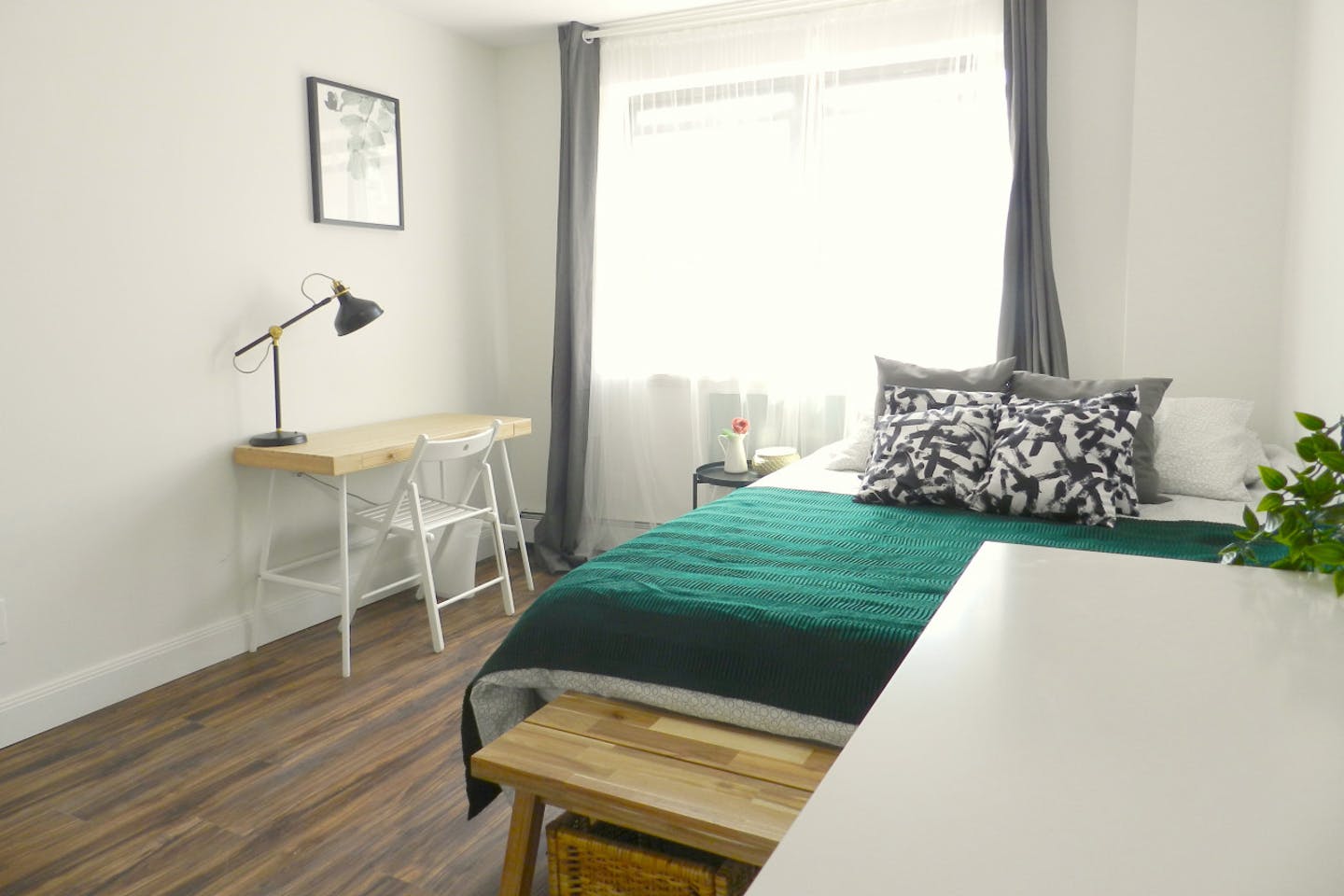  Room B  -  Minimalistic Apt. w/ Workspace  - Gallery -  19