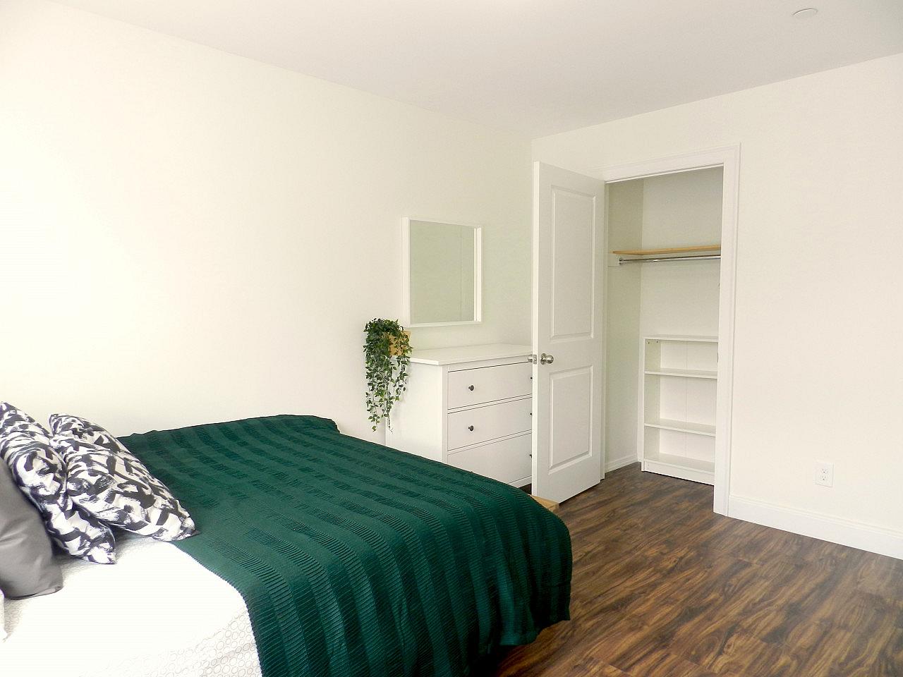  Room B  -  Minimalistic Apt. w/ Workspace  - Gallery -  31