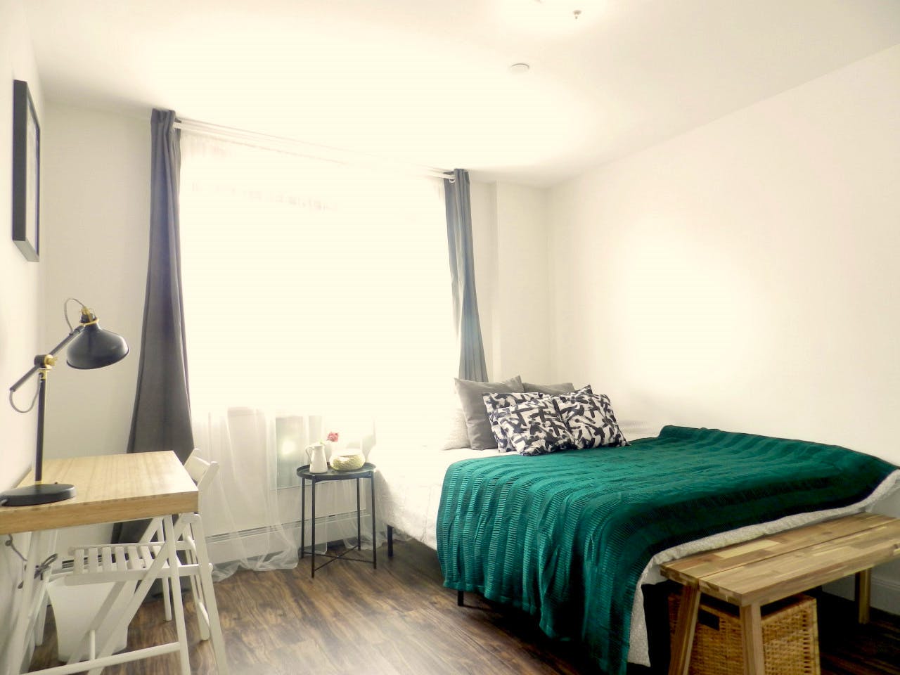  Room B  -  Minimalistic Apt. w/ Workspace  - Gallery -  5