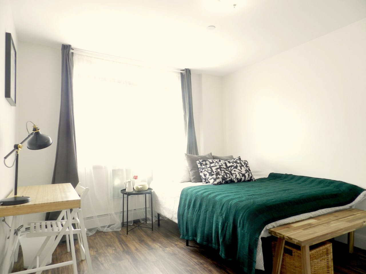  Room B  -  Minimalistic Apt. w/ Workspace  - Gallery -  11