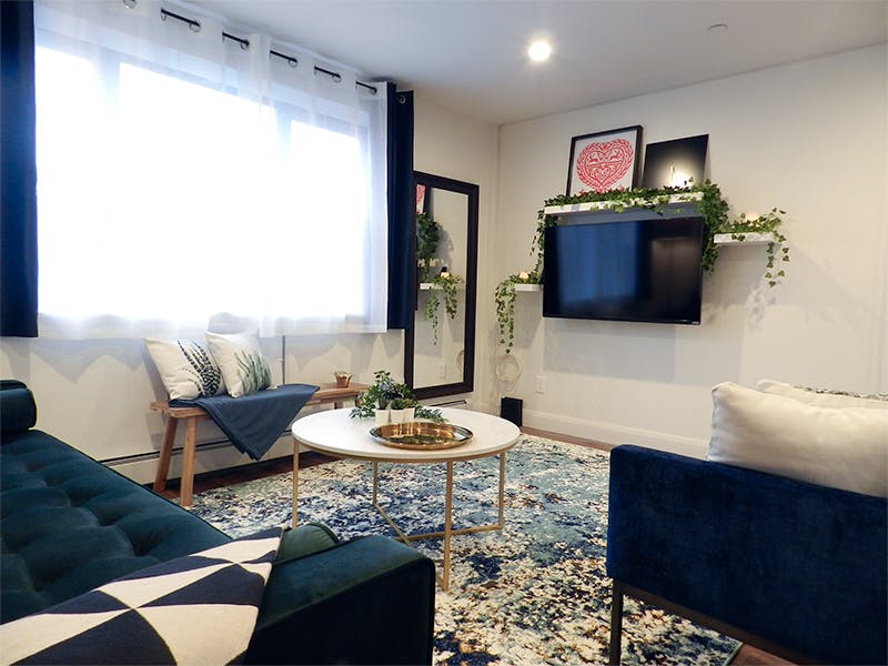 Stunning Renovated Apt. w/ Workspace