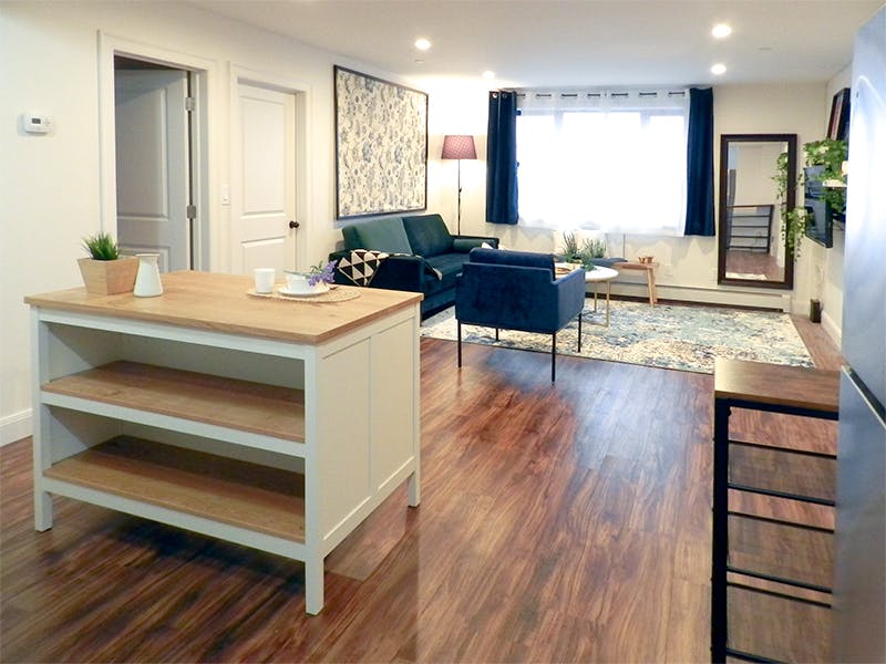 Stunning Renovated Apt. w/ Workspace