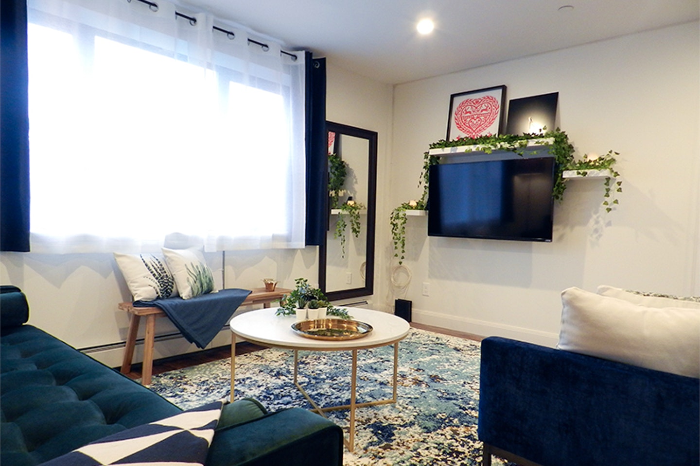 Stunning Renovated Apt. w/ Workspace
