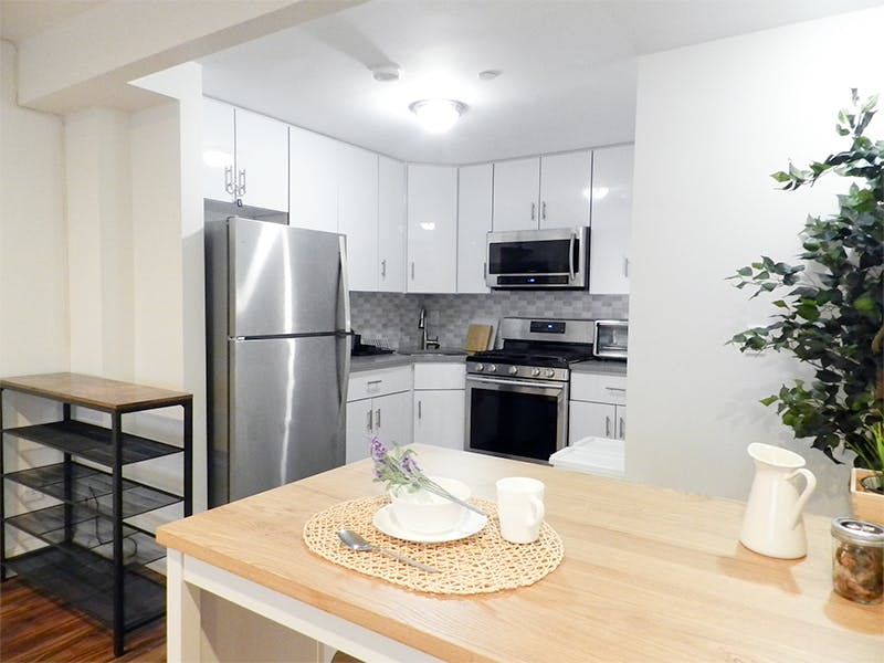 Stunning Renovated Apt. w/ Workspace