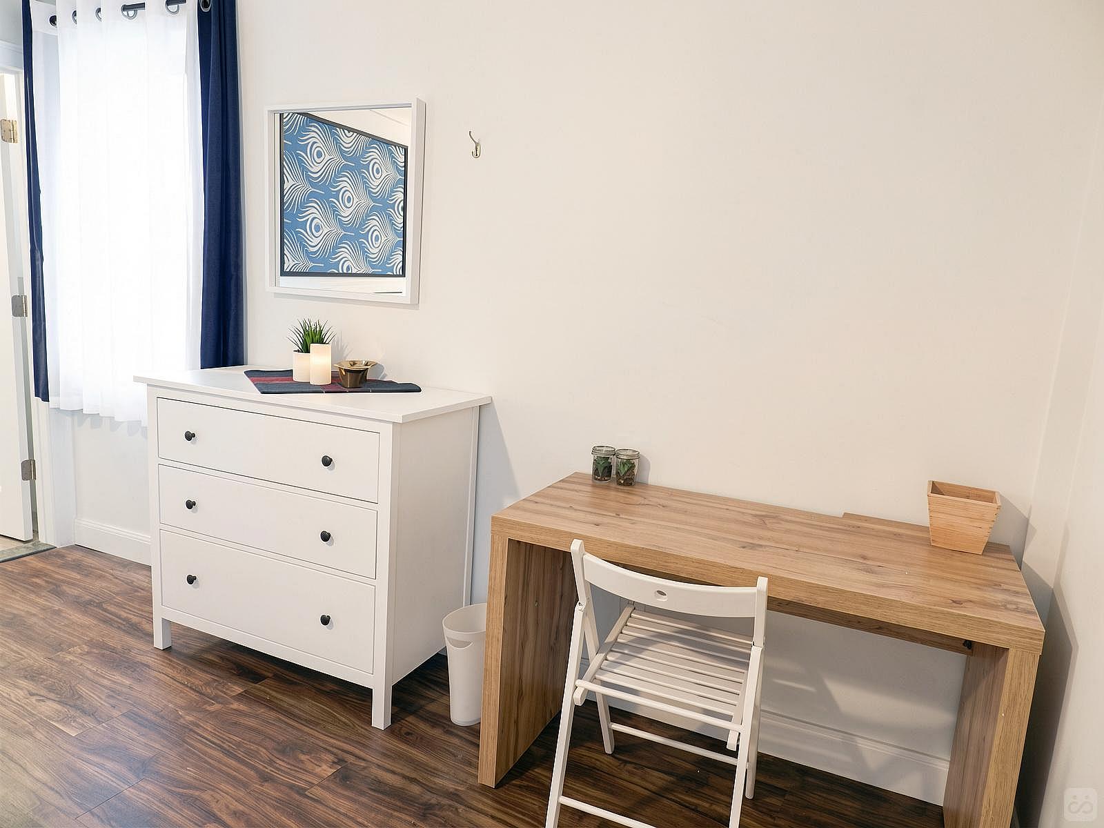  Room A  -  Stunning Renovated Apt. w/ Workspace  - Gallery -  94