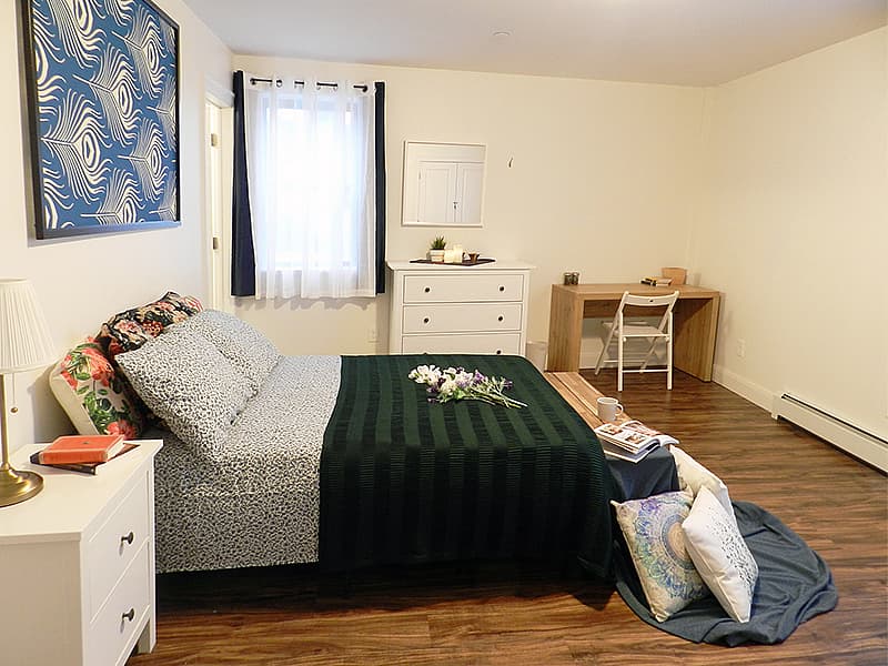  Room A  -  Stunning Renovated Apt. w/ Workspace  - Gallery -  61