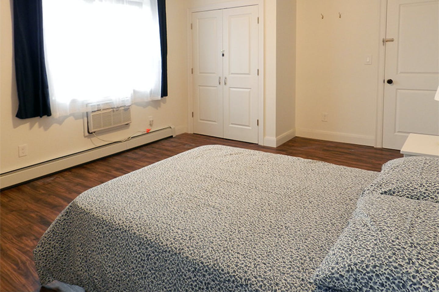  Room A  -  Stunning Renovated Apt. w/ Workspace  - Gallery -  10