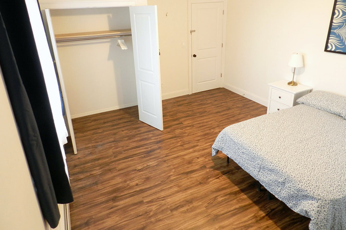  Room A  -  Stunning Renovated Apt. w/ Workspace  - Gallery -  15