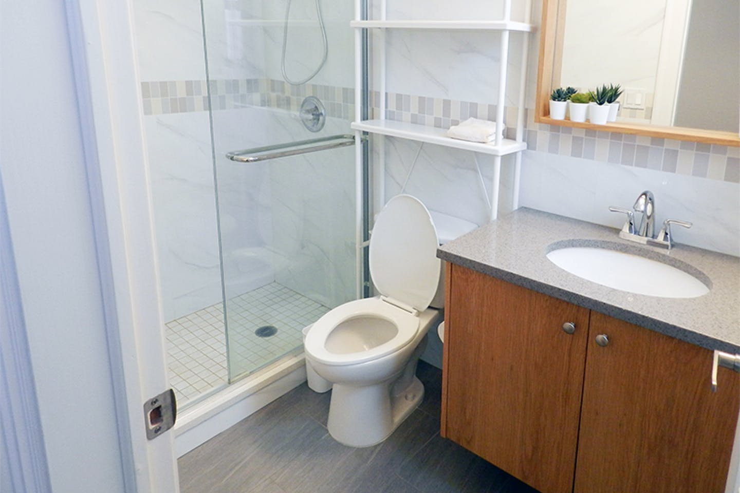  Room A  -  Stunning Renovated Apt. w/ Workspace  - Gallery -  6
