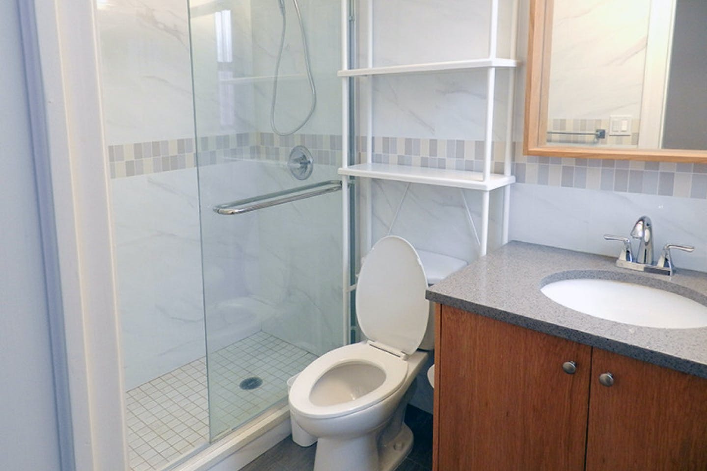  Room A  -  Stunning Renovated Apt. w/ Workspace  - Gallery -  11
