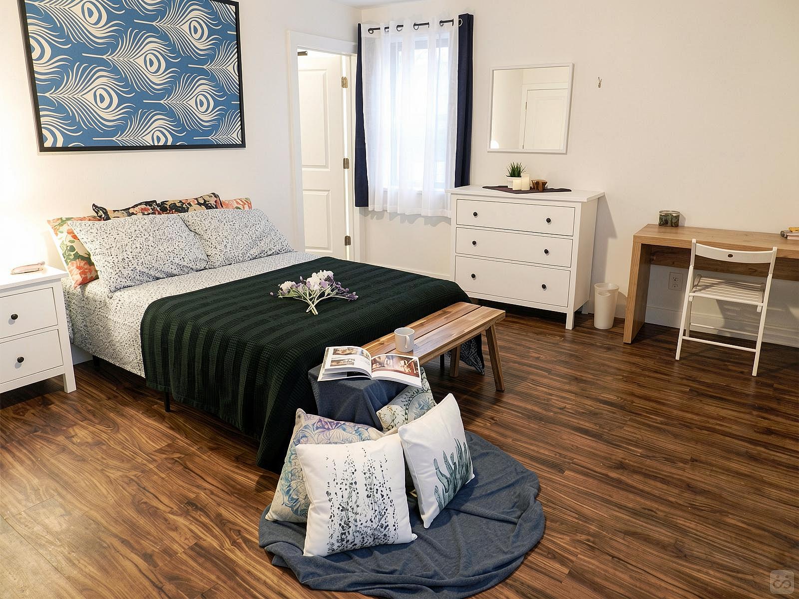  Room A  -  Stunning Renovated Apt. w/ Workspace  - Gallery -  93