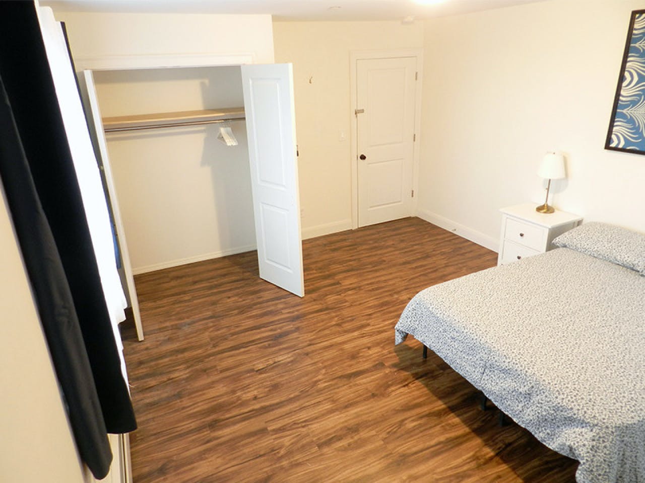  Room A  -  Stunning Renovated Apt. w/ Workspace  - Gallery -  30