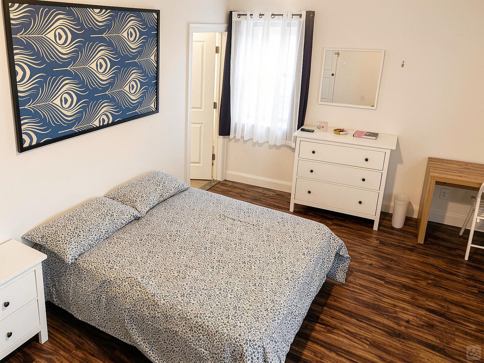  Room A  -  Stunning Renovated Apt. w/ Workspace  - Gallery -  104