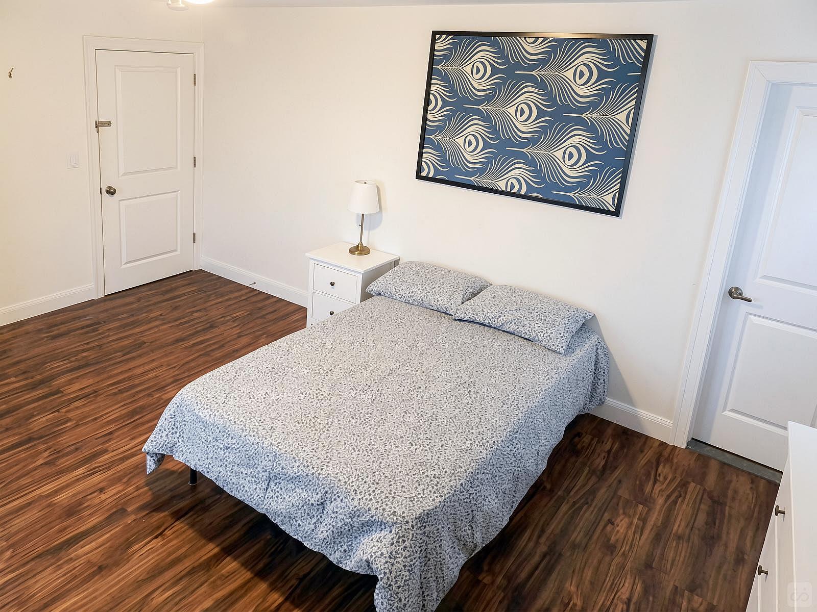  Room A  -  Stunning Renovated Apt. w/ Workspace  - Gallery -  103