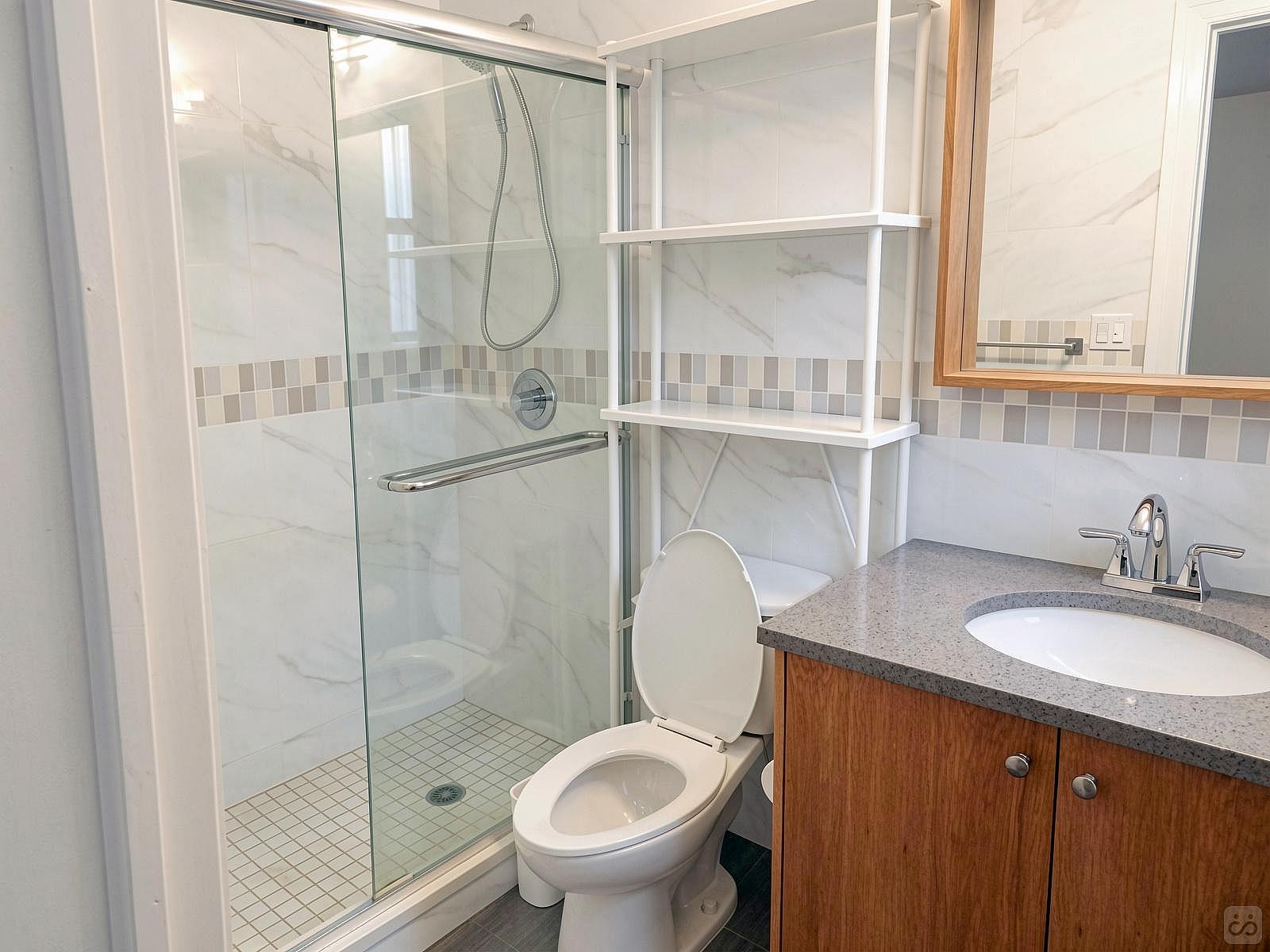  Room A  -  Stunning Renovated Apt. w/ Workspace  - Gallery -  101
