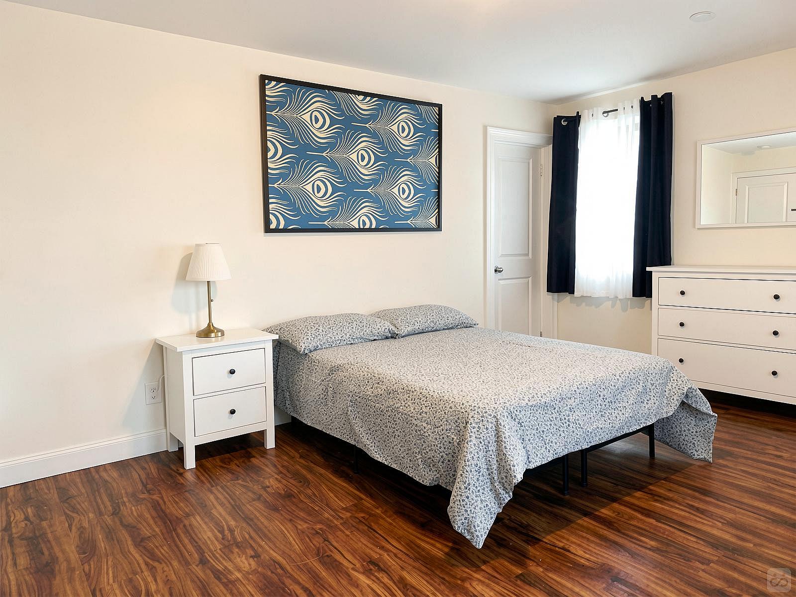  Room A  -  Stunning Renovated Apt. w/ Workspace  - Gallery -  99