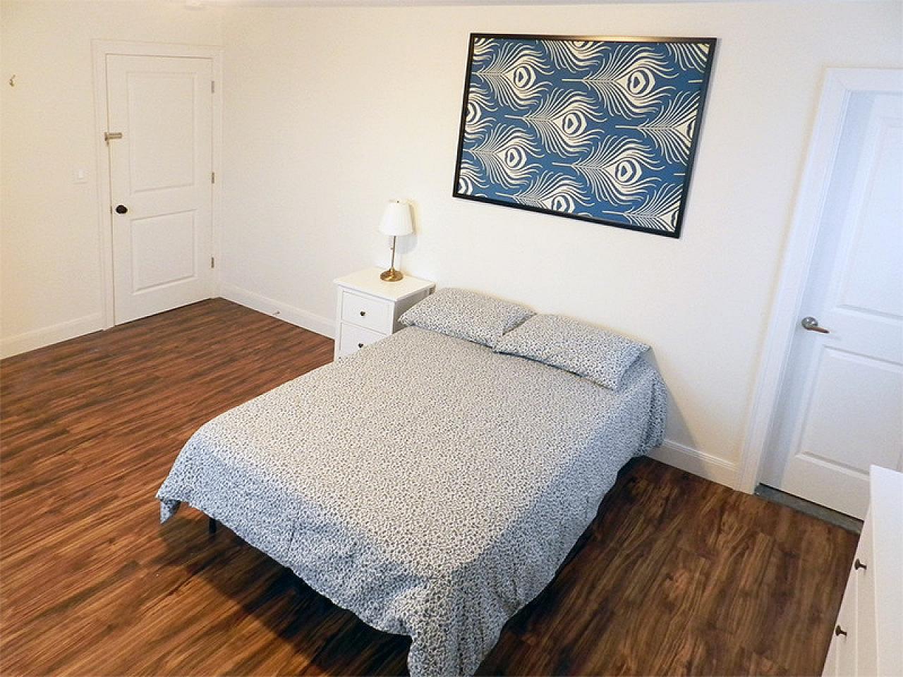 Room A  -  Stunning Renovated Apt. w/ Workspace  - Gallery -  88