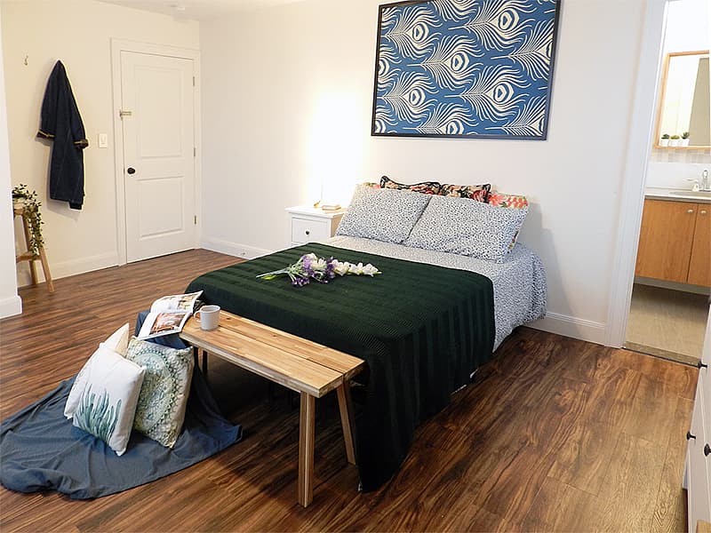  Room A  -  Stunning Renovated Apt. w/ Workspace  - Gallery -  62