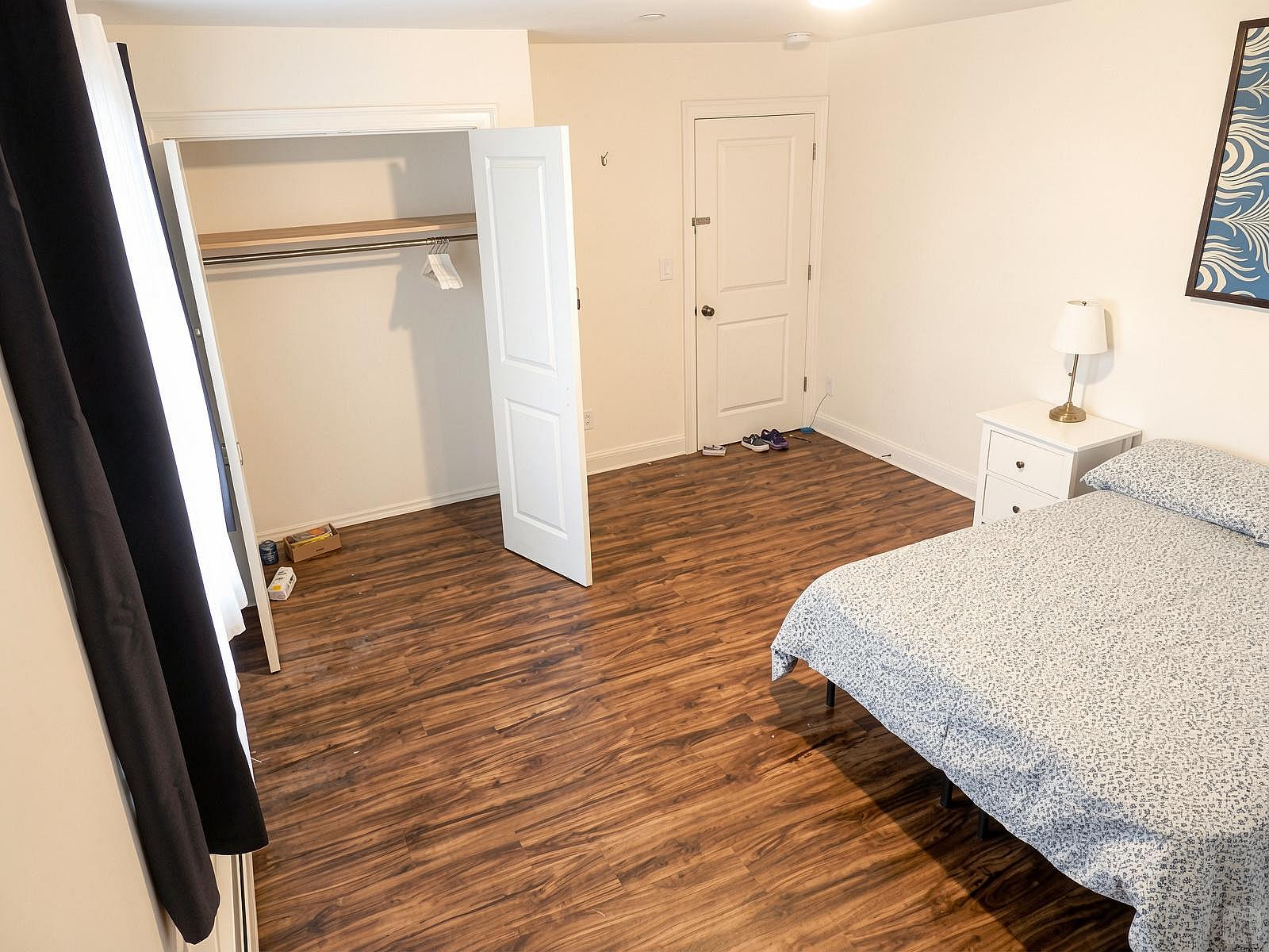  Room A  -  Stunning Renovated Apt. w/ Workspace  - Gallery -  105