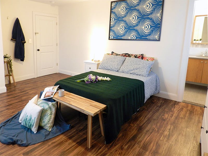  Room A  -  Stunning Renovated Apt. w/ Workspace  - Gallery -  32