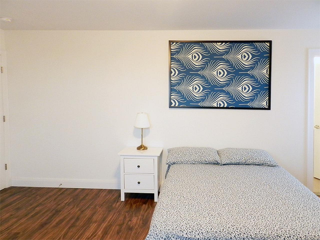  Room A  -  Stunning Renovated Apt. w/ Workspace  - Gallery -  72
