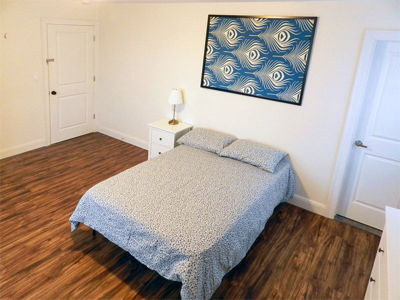  Room A  -  Stunning Renovated Apt. w/ Workspace  - Gallery -  43
