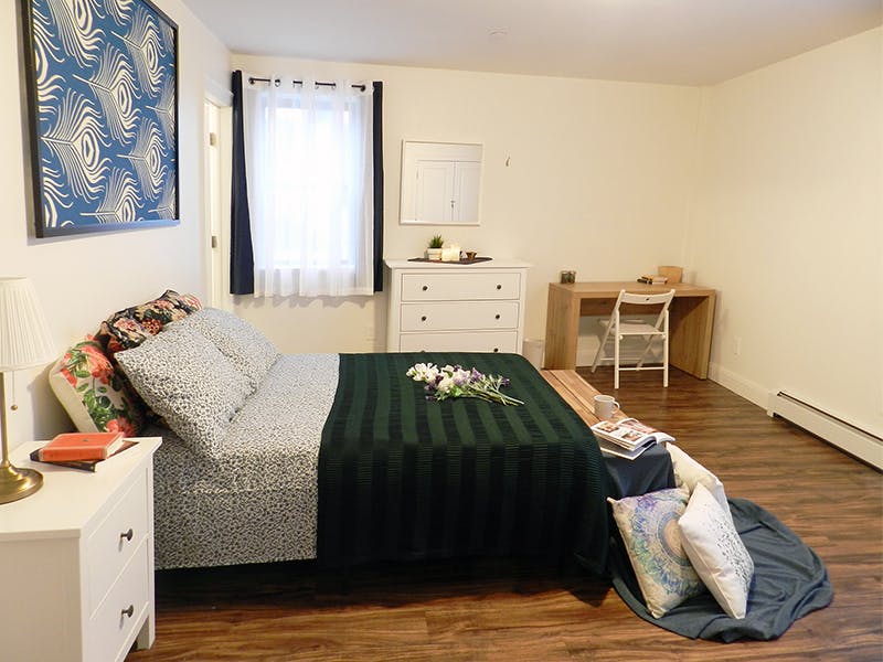  Room A  -  Stunning Renovated Apt. w/ Workspace  - Gallery -  16
