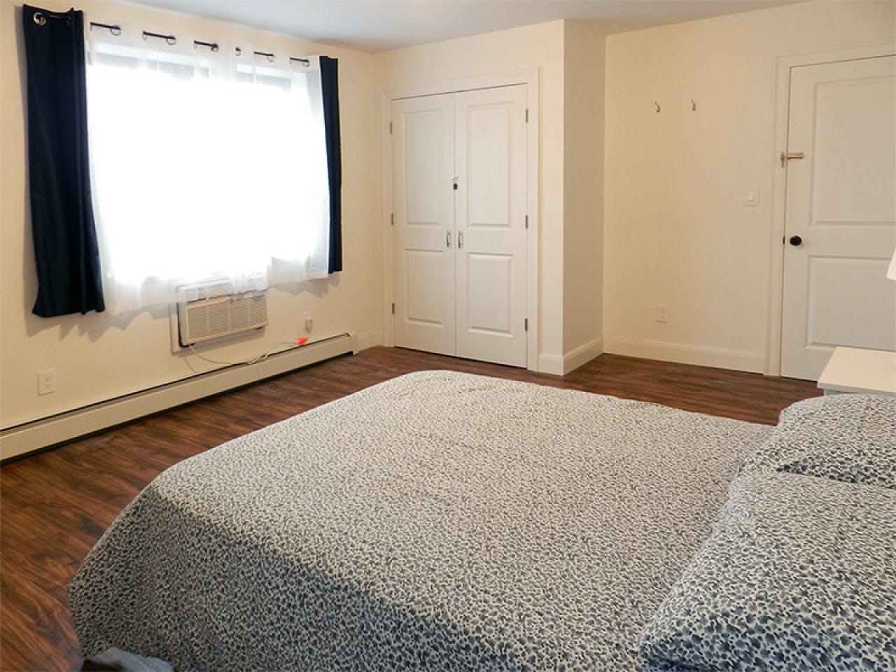  Room A  -  Stunning Renovated Apt. w/ Workspace  - Gallery -  25