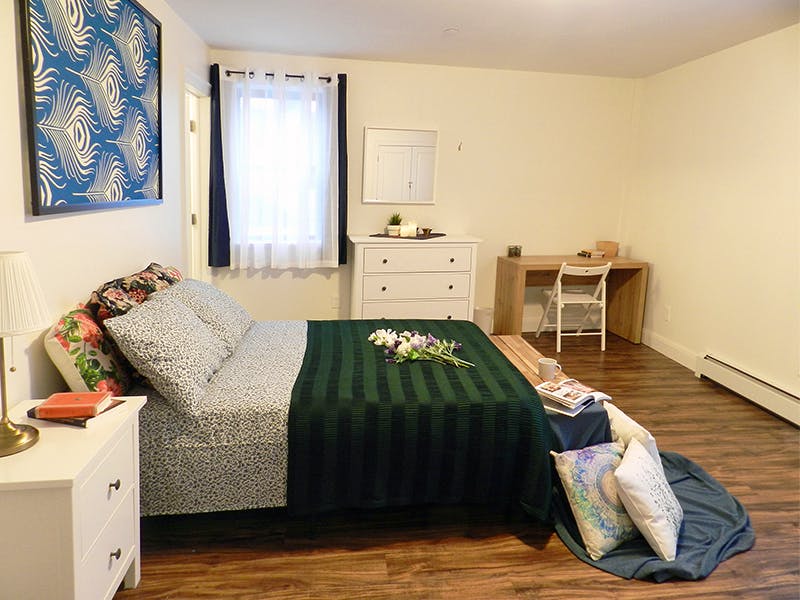 Room A  -  Stunning Renovated Apt. w/ Workspace  - Gallery -  31