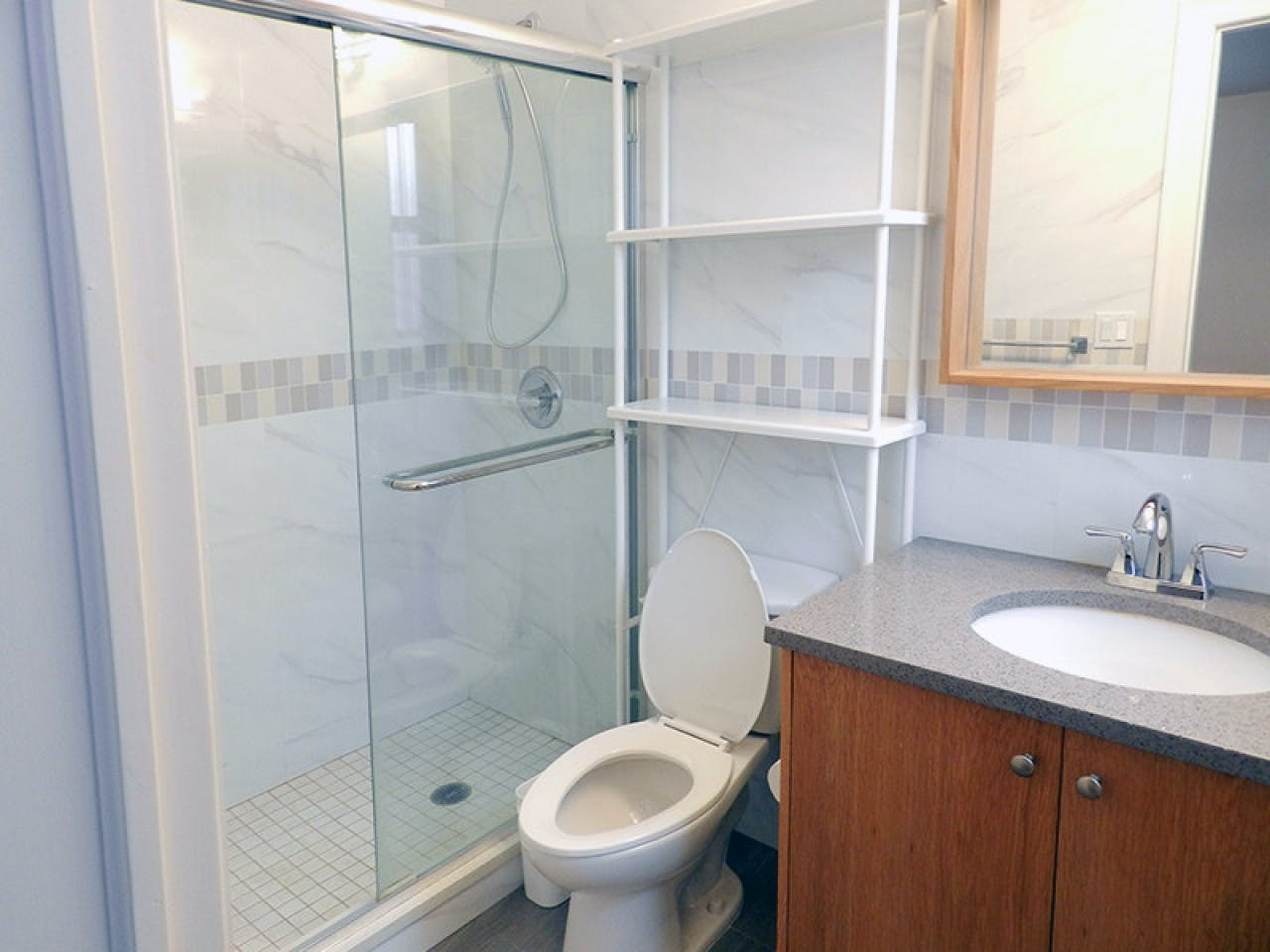  Room A  -  Stunning Renovated Apt. w/ Workspace  - Gallery -  26
