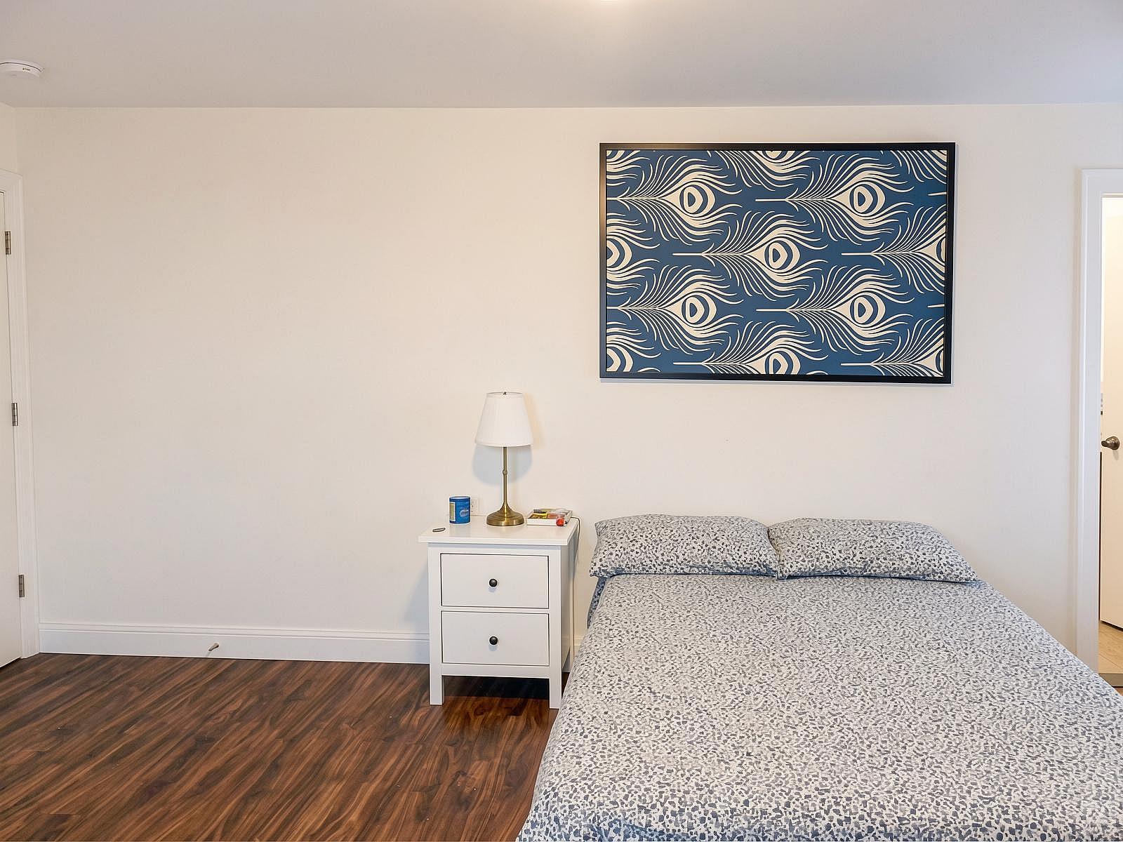  Room A  -  Stunning Renovated Apt. w/ Workspace  - Gallery -  102