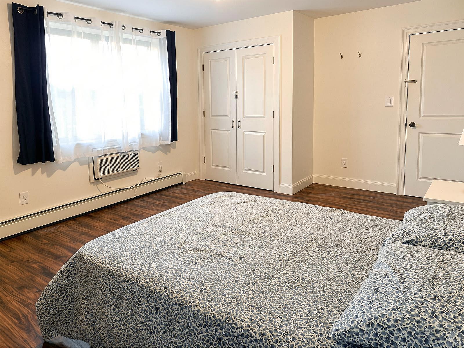  Room A  -  Stunning Renovated Apt. w/ Workspace  - Gallery -  100